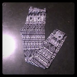 Large black and white tribal leggings!